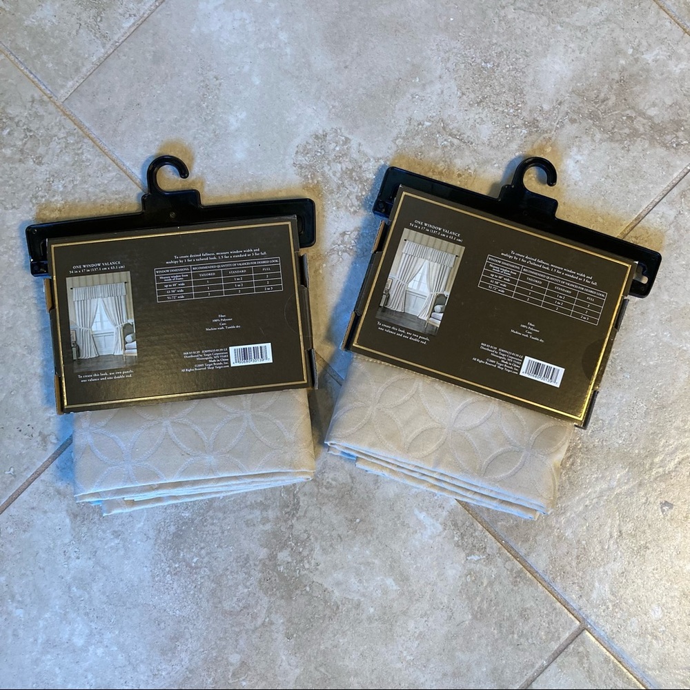 2 Window Valances - Picture 2 of 4